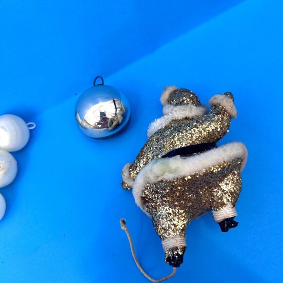 18 PC LOT VTG CHRISTMAS ORNAMENTS GOLD GLITTER DANCING SANTA WHITE SILKY BALLS - Picture 7 of 7